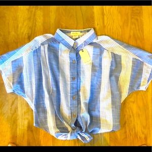 NEW w/TAGS‼️ blue/white striped tie front cotton cropped top, M
